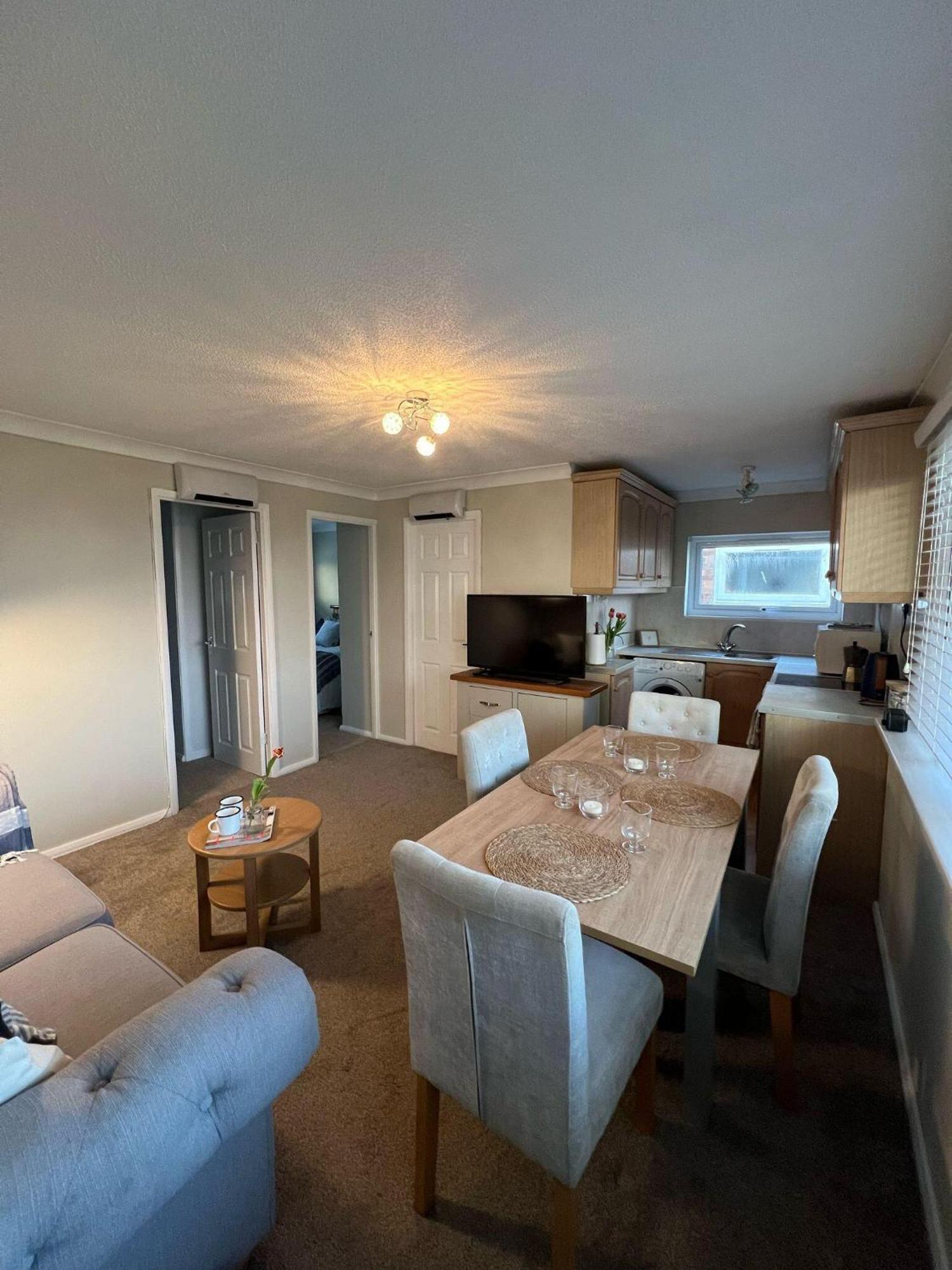 - 2 Bedrooms - 4 Guests - Parking Great Yarmouth